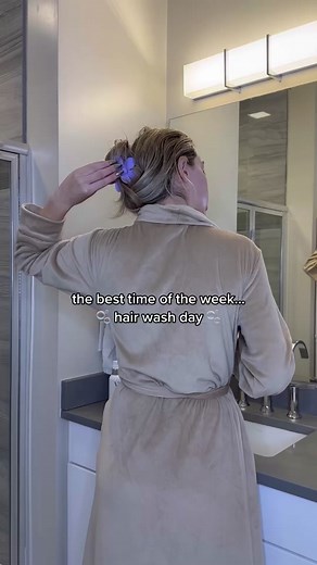 A hair wash day with Color Wow is an experience like no other ✨ ✔️Color Security Shampoo is the ONLY 100% clean, sulfate-free shampoo that leaves NO residues ✔️Color Security Conditioner won't oxidize and turn hair yellow or brassy so your color stays glossy and bright ✨ ✔️Kale Cocktail makes hair 50% stronger in a single blowdry ✔️Coconut Cocktail restores silky suppleness to dry, dehydrated, straw-like hair ✔️One-Minute Transformation smooths, tames and de-frizzes hair instantly with Avocado a