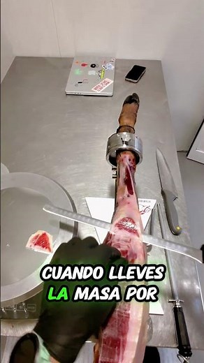 Cómo cortar jamón ibérico en casa (sin destrozarlo) #jamoniberico #cocina #carne #comocortarjamon