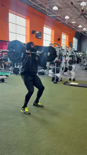 The model in the gym is to be 1% better each workout! Every now and then it’s ok to appreciate the small victories PB:185Ibs squat to overhead press but the Goal is 225Ibs got some work to do #luxurypain | Diz Wright