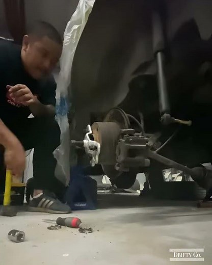 Stuck rear axle removal for BMW Z3/E30/E36