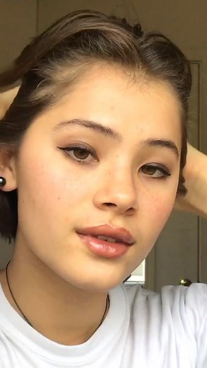 Beabadoobee Eye Makeup Tutorial for Quarantine with Vaitea