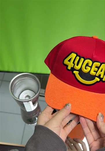 Custom Hats: Innovative Color-Changing Fabric Design