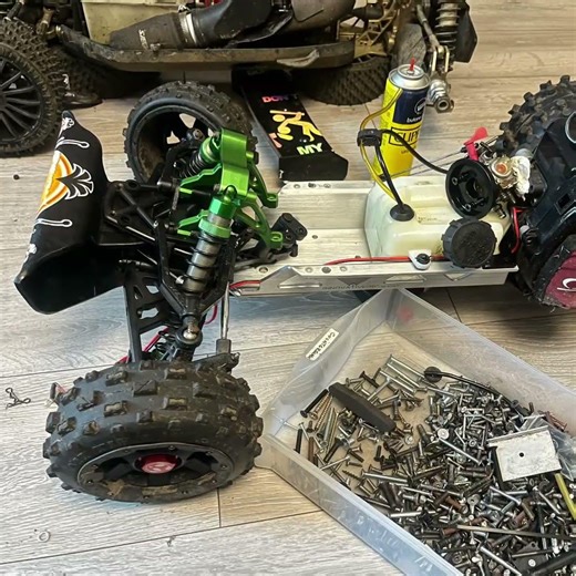 Baja 5b quick shorty build fujiwara head kit on Rovan 36 testing soon