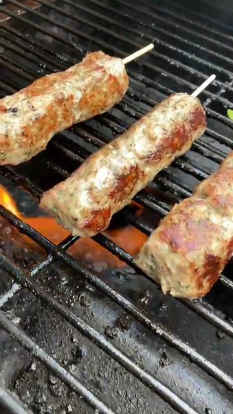 Quick easy dinner using Waitrose Minted Lamb Kebabs, Whipped Feta dip and @mydelikitchen Greek Flatbreads @Deli Kitchen @Waitrose & Partners #lamb #lambkebab #bbq #feta #whippedfeta #flatbread #easydinner #bonappetit