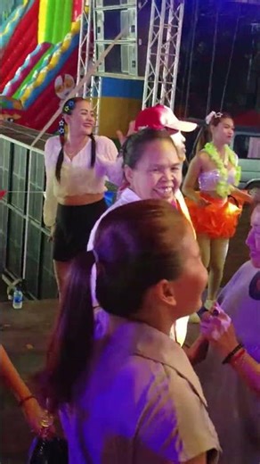 Traditional Thai dance (Ramwong) 💃 / #WongWanornRatchaburi 🎙️ / Ramwong atmosphere / Wat Sanphet,...