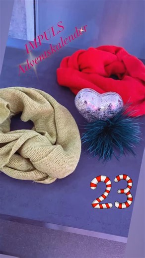 Mit ein bisschen Verspätung öffnet sich heute das 23. Türchen bei impuls Mode. Dahinter verstecken sich gleich zwei kuschelige Loops – einer in Grün und einer in Rot ❤️💚 Perfekt für die kalte Jahreszeit und ein echter Hingucker zu jedem Winteroutfit. Das Beste: 👉 Zwei von euch dürfen sich diesmal über einen Gewinn freuen! So kannst du mitmachen: ✨ Folge @impulsmode ✨ Like diesen Beitrag ✨ Kommentiere, welchen Loop du lieber hättest (❤️ Rot oder 💚 Grün) ✨ Markiere gerne eine Person, die sich a