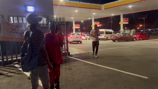 Let's keep streaming THE CHULO PACK gang, 2026 finna be the year. Make sure you click the link below to listen! 📍 🔗: https://ffm.to/papii-chvlo-the-chulo-pack #reelsvideoシ #southafricanmusic #newyear | Papii Chvlo