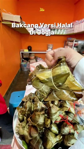 Cobain kulineran di pasar Kranggan, Kali ini cobain geblek, clorot, tempe bengok harganya mulai Rp1.000 guys murah enak😋 📍 Lt 1 Pasar Kranggan ⏰ 07.00-11.00 #hellojogja #kulinermurahjogja #legend #bakcang #pasarkranggan