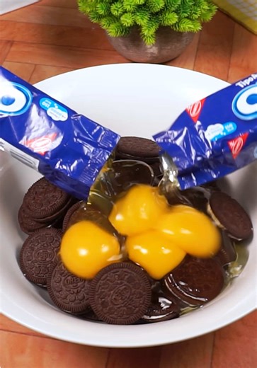 Cracked the code I mixed eggs with Oreos and the result was a game changer! #oreo #cake #food #dessert #cookie