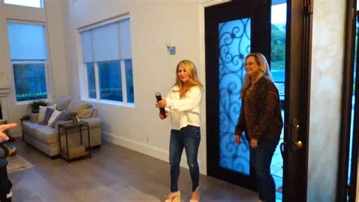 Surprising Everleigh with a baby brother