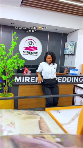 Mpulira nga agenda okubeera ku mukolo ogutali gwaku