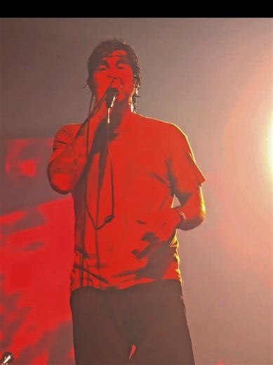 this was literally the best moment of my life 😭 I think it cured my soul yall im sorry the quality is so bad compared to the other videos but I was losing my sh*t and couldn't keep my hand still 😭 chino i love you so so so much #deftones #chinomoreno #music #fyp #concert