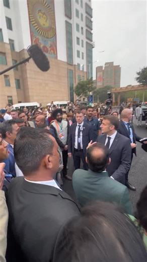 À New Delhi, nous inaugurons le Centre franco-indien de l’intelligence artificielle en santé, porté par AIIMS, Sorbonne Université et l’Institut du cerveau. Recherche, formation, innovation : France et Inde mobilisent l’IA pour le bien commun ! | Emmanuel Macron