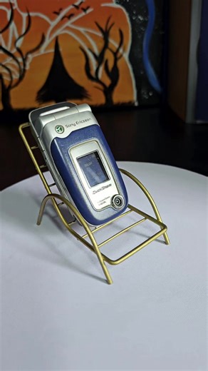 Sony Ericsson Z520: A Retro Mobile Phone