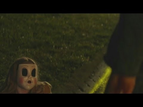 The Strangers: Prey at Night - Kinsey kills and unmasks Dollface (Scene)