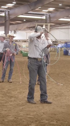 𝐃𝐮𝐦𝐦𝐲 𝐑𝐨𝐩𝐢𝐧𝐠 𝐋𝐞𝐬𝐬𝐨𝐧 𝐰𝐢𝐭𝐡 𝐉𝐮𝐧𝐢𝐨𝐫 𝐍𝐨𝐠𝐮𝐞𝐢𝐫𝐚 Watch the full lesson with the No. 5 heeler in the world over on Roping.com ➡️ https://bit.ly/4bFw8kq | Roping.com