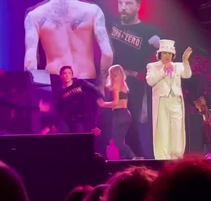 “Zero a Zero” Ieri sera è stato tutto cosi bello❤️ A stasera. #zeroazero #zeroazerounasfidainmusica #renatozero #zeroazero @Renato Zero @Renato zero