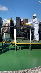 Heads up BSMT, aspiring seafarers. Deck crew turning the mooring rope on the winch drum end to end. Kapag mdyo may tama na, gasgas or wear and tear ang isang mooring line, kailangan na itong baliktarin para magamit yung other end ng mooring line which is virgin na virgin pa o maganda pa ang kondisyon. Mooring lines maintenance and inspection is very important, dahil marami ng napitikan ng lubid during mooring operation, one of the causes is poor maintenance of mooring ropes. Kapag may tama na ba