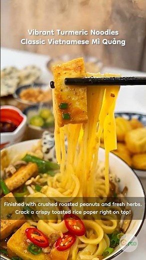 Vibrant Turmeric Noodles: Classic Vietnamese Mì Quảng