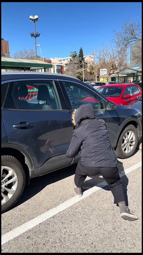 ⚠️¡¡MUCHA ATENCIÓN!!⚠️ En esta modalidad de #robo aprovechan ⤵️ 🅿️ Lugares como #aparcamientos 👜 Que te despistes y pierdas de vista tus pertenencias 👮‍♂️Te contamos en qué consiste este modus operandi Y #consejos para no convertirte en víctima de los delincuentes Si presencias o te encuentras en una situación parecida, no lo dudes ➡️ 📲0️⃣9️⃣1️⃣ #policia #policianacional