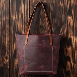 430 reactions · 24 shares | Make this leather tote for you or holiday gifting. Learn how with free video. | Weaver Leather Supply | Facebook
