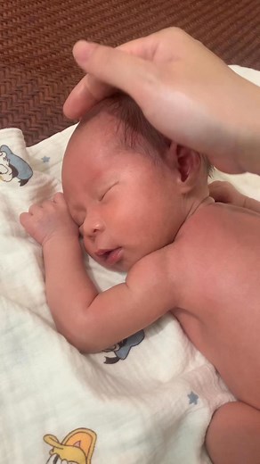 Gunn 7 ngày tuổi nè các bác ơi , hãy ủn Mông cho con hay ăn chóng lớn nhé ạ | Như Ngọc