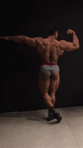 🦍 Bodybuilding Posing That Breaks the Internet🥶 #motivation #shorts #shortvideo