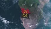 Mapa de Angola com bandeira angolana, ampliando para o espaço através...