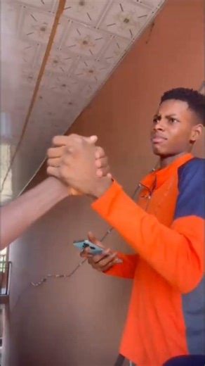 “How Guys Make New Friends in 5 Seconds… Just With a Handshake! 🤝😲”