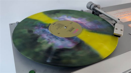 NEW DROP! @GratefulDead ’s studio masterpiece American Beauty, comes reissued on acid-effect hand-poured yellow, green and purple LP, limited to 4,000 copies and hand-numbered to order: https://t.co/J00kdYuB8J