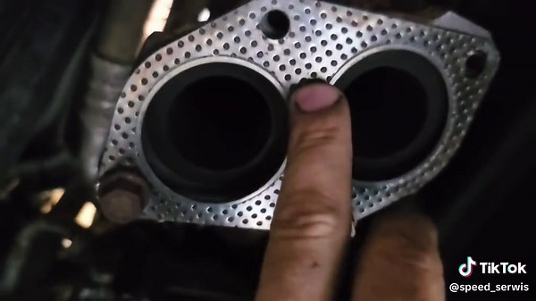 ZŁODZIEJE ukradli KATALIZATOR pod blokiem z opla....