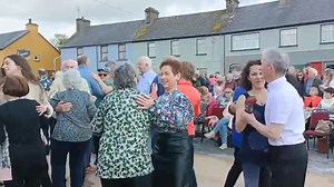 (7) 239 some brilliant set Dancers name of dance is 6th figure Kilfenora set. With the world famous Kilfenora Céilí Band 23rd April 2023. 21 to go. | Singing Session Videos