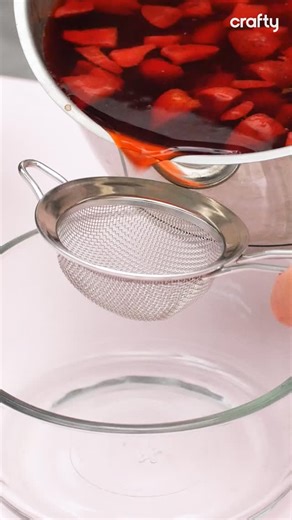 Crafty on Instagram: "Create natural tie-dye using plants for earthy and beautiful tones 🌿🎨✨✨ #DIY #TieDye"