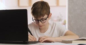 Schoolboy Writes Homework While Sitting Table: vídeo stock (100% livre de direitos) 1080388979 | Shutterstock
