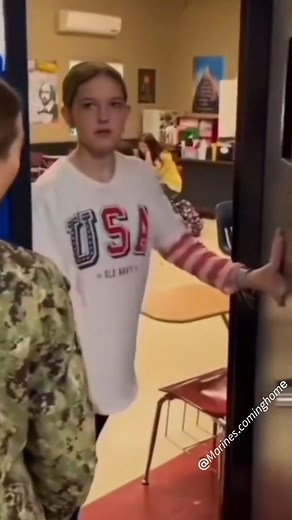 Surprising kids at school ❤️🥰🇺🇸#militaryhomecoming #missyou #usarmy #soldiercominghome #🇺🇸 #surprise #bestmoment #🇺🇸 | Military Home