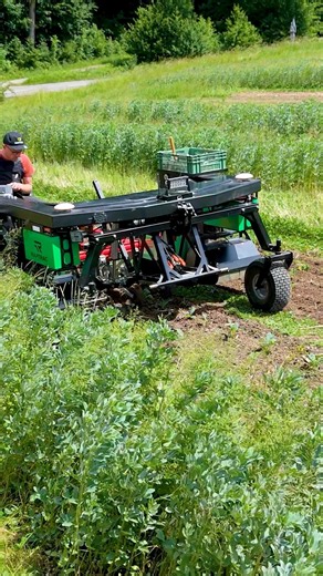 🤖 Autonomes Hacken im Gemüsebau? Der RAPTRAC macht's möglich! 🚜🌱