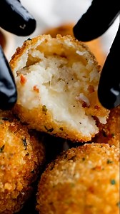 1.3K views | Fried Cheese Balls Ingredients (makes about 18–20 balls): 2 cups shredded mozzarella cheese (or a mix of mozzarella & cheddar) ½ cup cream cheese, softened ½ cup all-purpose flour | Recipe by Lina | Facebook