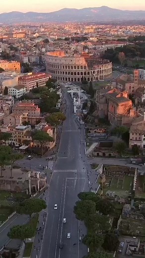 How beautiful is the Colosseum? Photo Credit: droni_droni64 #rome #roma #colosseo #colosseum #visitrome #ancientrome #history #italy