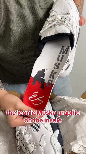 The eS Muska reissue is out at Zumiez stores now. Lets check out its most iconic feature and see what we can fit inside! #zumiez #muska #esskateboarding