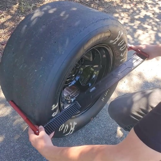 🛞 #JoesTireWeek Measure your tire circumference instantly and accurately with our Billet Stagger Stick! We’ve redesigned and improved our classic stagger stick / tire caliper to measure tires from 62″ – 110″ in circumference using fractions on a 1/16″ scale. All increments are laser etched for longevity, the gauge is precision machined in 6061 billet aluminum and the roller on the main body post keeps it from sticking to hot tires. Find out more https://www.joesracing.com/product/billet-stagger