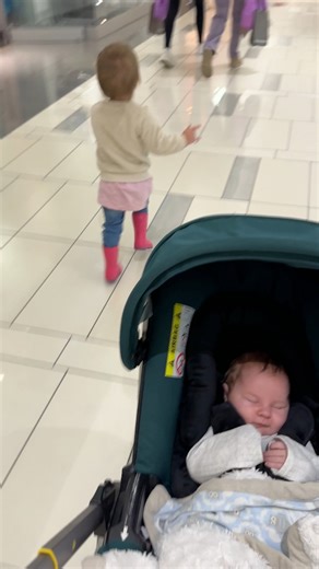 643K views · 20K reactions | Sunny couldn’t stop saying, “Mom, look!” when she saw all the Christmas decorations  Her excitement was the cutest thing ever! | CookingwithSammy | Facebook