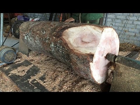 Woodworking Extremely Dangerous - Wood Turning Skills Of Carpenters Extremely High In Asia