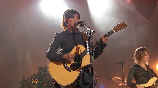 beabadoobee performs Beaches! #Kimmel Snapdragon | Jimmy Kimmel Live