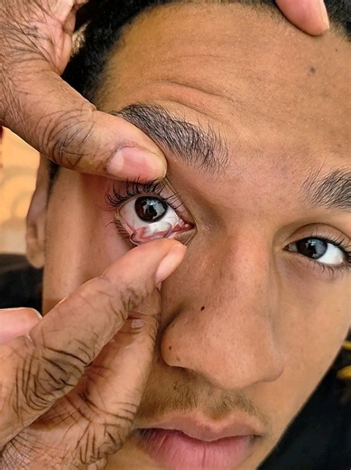 HOW TO PUT IN CONTACTS EASILY! 👁 | Contact Lenses for Beginners | how to put in contact lenses
