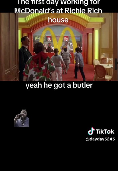 #greenscreen i cant be the only person who thought this eas weird