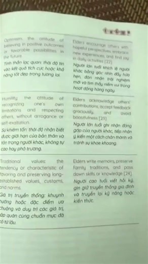 Sách - IELTS WRITING: Viết luận “chất như nước cất”