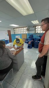 2.6M views · 41K reactions | #ATENCIÓN Mónica Luzárraga asistió a ejercer su derecho al voto, después de sufragar mostró su papeleta a una cámara, por lo que fue multada, pese a que ella no fue quien grabó o tomó foto del instante en que votaba. | Ecuador en Directo | Facebook