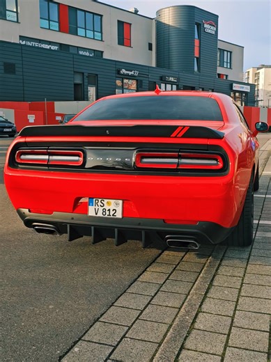 Dodge Challenger V8 Performance Review