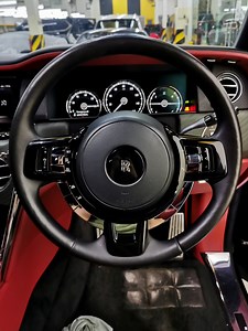 Rolls Royce steering wheel rewrapped in red leather: Before and After ⚫️🔴 | Carzone Interior