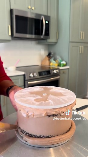 Frosting Cakes with Acrylic Disks for Sharp Edges